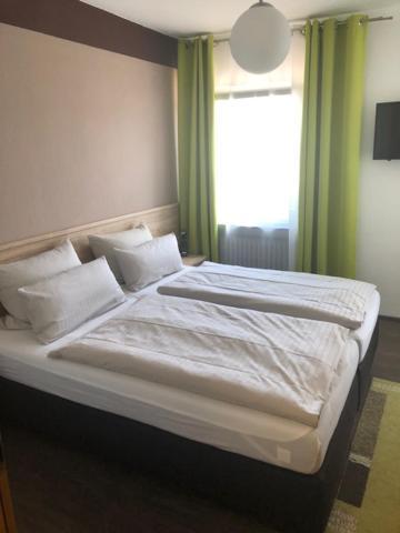 Hotel Am Bruennchen Oberbaar ภายนอก รูปภาพ